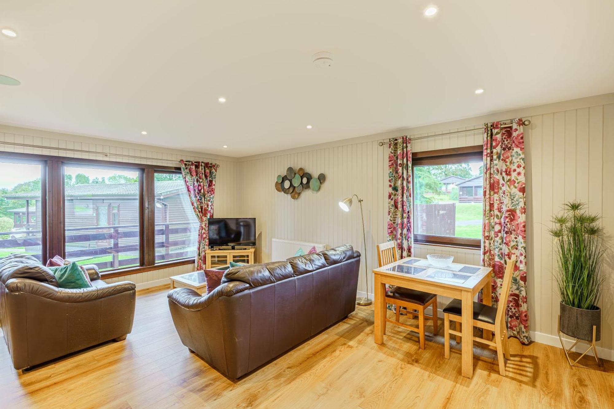 Bluebell 10 With Hot Tub Chalet *